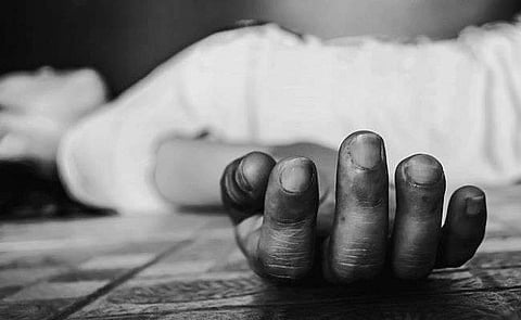 മരിച്ച അമ്മയുടെ മൃതദേഹത്തോടൊപ്പം മകന്‍ കഴിഞ്ഞത് ഏഴ് ദിവസം: പുറത്തറിയുന്നത് ദുര്‍ഗന്ധം വമിച്ചതിന് ശേഷം