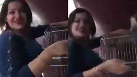 കുരങ്ങനെ ലൈംഗികമായി ഉപദ്രവിച്ചതിന് യുവതിക്ക് മൂന്ന് വര്‍ഷം തടവ്: വിധിക്ക് കാരണമായത് വൈറല്‍ ആയ വീഡിയോ