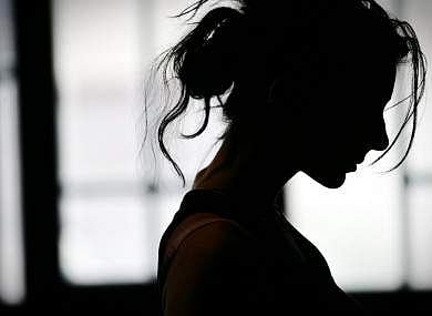 പൂവാലശല്യം ചോദ്യംചെയ്ത യുവതിയെ മര്‍ദ്ദിച്ച് നഗ്നയാക്കി നടത്തി ; ഒരാള്‍ അറസ്റ്റില്‍