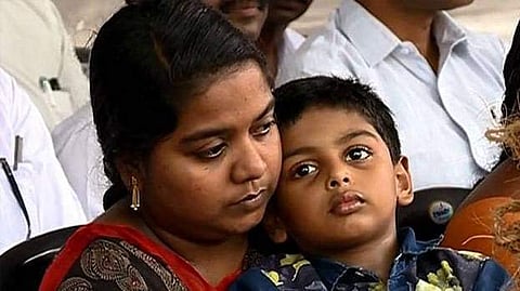 സര്‍ക്കാര്‍ ജോലി നല്‍കുമെന്ന് ഉറപ്പ്; വിജി സമരം അവസാനിപ്പിക്കുന്നു