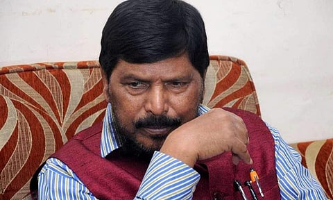 പൊതുപരിപാടിക്കിടെ കേന്ദ്രമന്ത്രിയുടെ മുഖത്ത് അടിക്കാന്‍ ശ്രമം; യുവാവ് അറസ്റ്റില്‍