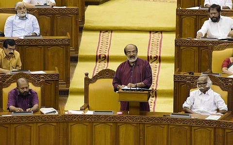 ബജറ്റില്‍ തീരദേശത്തിന് കൈത്താങ്ങ് ; 2000 കോടിയുടെ പാക്കേജ്