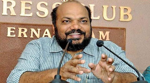 അശാന്തന്റെ മൃതദേഹം വെയ്ക്കാന്‍ അനുവദിക്കില്ലെന്ന് പറഞ്ഞപ്പോള്‍ വഴങ്ങിയത് തെറ്റ്:  പി രാജീവ്