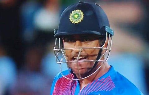നീ എങ്ങോട്ടാണ് നോക്കുന്നത്? പാണ്ഡെയോട് ക്ഷുഭിതനായി ധോനി