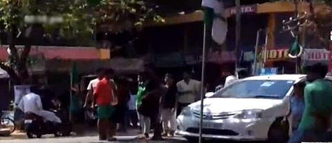 മണ്ണാര്‍ക്കാട് ഹര്‍ത്താലിന്റെ മറവില്‍ ലീഗ് പ്രവര്‍ത്തകരുടെ അഴിഞ്ഞാട്ടം