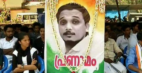 ഷുഹൈബ് വധത്തില്‍ സിപിഎം നേതാക്കളുടെ പങ്ക് അന്വേഷിക്കണം ;  സിബിഐ അന്വേഷണം ആവശ്യപ്പെട്ട് പിതാവ് ഹൈക്കോടതിയില്‍ ഹര്‍ജി നല്‍കി