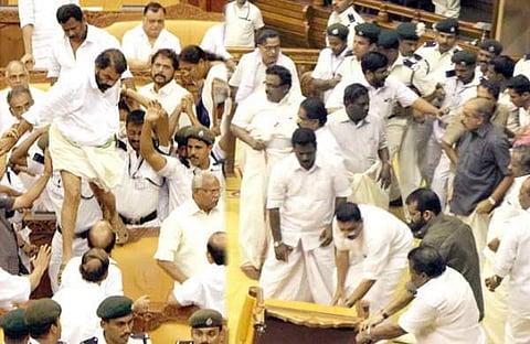 നിയമസഭയിലെ കയ്യാങ്കളികേസ് അവസാനിപ്പിച്ചിട്ടില്ല ; കോടതിയില്‍ മലക്കം മറിഞ്ഞ് സര്‍ക്കാര്‍
