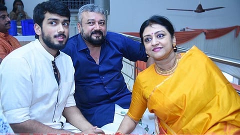 'മകന്റെ മുന്നില്‍ അച്ഛന്‍ ഒന്നുമല്ല'; കണ്ണന്റെ പൂമരം കണ്ട് മനസുനിറച്ച് ജയറാമും പാര്‍വതിയും 