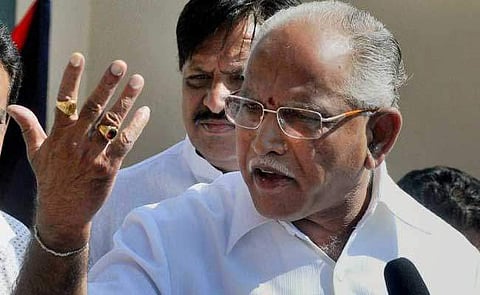 13 പേര്‍ സത്യപ്രതിജ്ഞ ചെയ്യാതെ വിട്ടുനിന്നാല്‍ യെദ്യൂരപ്പ രക്ഷപ്പെടുമോ? കൂറുമാറ്റ നിരോധന നിയമം ബാധകമാവുന്നത് എങ്ങനെയൊക്കെ?