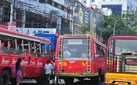 ബസ് യാത്രക്കാരിക്ക് കോവിഡ്, സഹയാത്രികര്‍ ആരോഗ്യ കേന്ദ്രവുമായി ബന്ധപ്പെടാന്‍ നിര്‍ദേശം