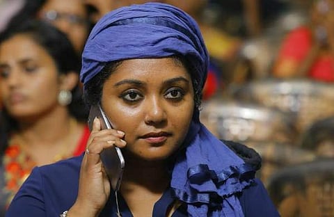 കഥയും പാട്ടും പറച്ചിലുമൊക്കെയായി ഒരിടം: അര്‍ദ്ധ