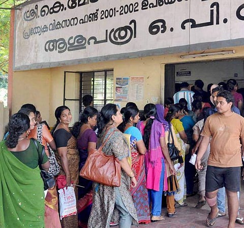 സർക്കാർ ഡോക്ടർമാരുടെ അനിശ്ചിതകാലസമരം തുടങ്ങി ; രോ​ഗികൾ വലയുന്നു