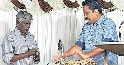 കെഎസ്ആര്‍ടിസിയെ 'മിന്നല്‍പിണറായി' ലാഭത്തിലേക്ക് കുതിപ്പിക്കുമെന്ന് ഉറപ്പ് ; തബല വായിച്ച് തച്ചങ്കരിയുടെ സ്ഥാനാരോഹണം