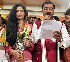 പ്രശസ്ത ബോളിവുഡ് നടി ബിജെപി വിട്ടു; പാര്‍ട്ടി ബലാത്സംഗികളെ സംരക്ഷിക്കുന്നു