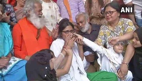 പിഞ്ചുകുഞ്ഞുങ്ങളെ ബലാത്സംഗം ചെയ്യുന്നവര്‍ക്ക് വധശിക്ഷ: ഡെല്‍ഹി വനിതാ കമ്മീഷന്‍ ചെയര്‍പേഴ്‌സണ്‍ അനിശ്ചിതകാല നിരാഹാരം അവസാനിപ്പിച്ചു