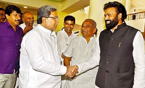 ബദാമിയില്‍ പോരാട്ടം കനക്കും; സിദ്ധരാമയ്യയ്ക്ക് എതിരാളി ശ്രീരാമലു