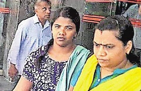 'വറുത്ത മീനില്‍ എലിവിഷം പുരട്ടി, ചോറിനൊപ്പം മകളുടെ വായില്‍വച്ചു നല്‍കി'; സൗമ്യയുടെ മൊഴിയില്‍ ഞെട്ടിക്കുന്ന വിവരങ്ങള്‍ 