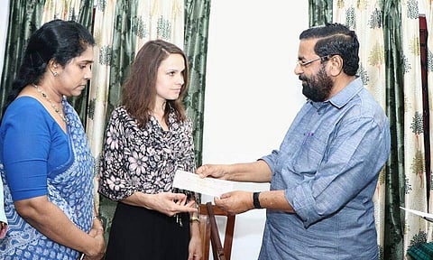 ലിഗയുടെ കുടുംബത്തിന് സര്‍ക്കാര്‍ ധനസഹായം കൈമാറി