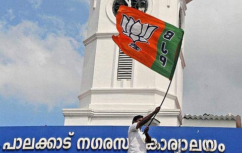 സിപിഎം അംഗത്തിന്റെ വോട്ട് അസാധു ; പാലക്കാട് നഗരസഭയില്‍ യുഡിഎഫ് അവിശ്വാസ പ്രമേയം പരാജയപ്പെട്ടു