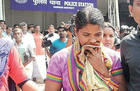 ഒന്നിച്ചു കഴിയുന്നതിനിടെ ഒളിച്ചോടി, കുടുംബ ബന്ധം തകര്‍ത്തത് വ​ഴി​വി​ട്ട ​പോ​ക്ക്​ : സൗമ്യക്കെതിരെ മുൻ ഭർത്താവ്