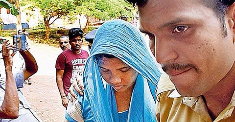 മകള്‍ക്കു നല്‍കിയ വിഷം വാങ്ങിയ ഡപ്പി കാമുകന്‍ കണ്ടിരുന്നു ; സൗമ്യയുടെ മൊബൈല്‍ ശാസ്ത്രീയ പരിശോധനയ്ക്ക് അയക്കും 