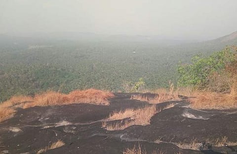 ചെങ്ങോട്ടുമല തുരന്നെടുക്കുമ്പോള്‍