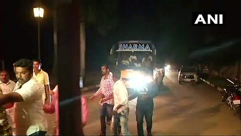 ജെഡിഎസ് എംഎല്‍എമാര്‍ ഹൈദരാബാദിലെത്തി; സംഘത്തില്‍ 36പേര്‍; കോണ്‍ഗ്രസ് എംഎല്‍എമാര്‍ കേരളത്തിലേക്ക്