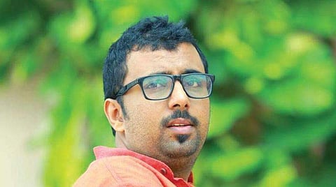 'ചര്‍ച്ചയ്ക്ക് വന്ന ജൂറി ചെയര്‍മാന്‍ ഞങ്ങളുടെ മുന്നില്‍ താടിയ്ക്ക് കൈയും കൊടുത്ത് സങ്കടപ്പെട്ടിരിക്കുന്നു'; വി.സി അഭിലാഷ്