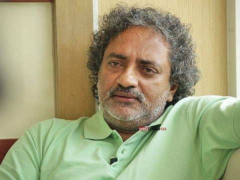 അച്ചാര്‍ കച്ചവടക്കാരില്‍ നിന്നും അടിവസ്ത്ര വ്യാപാരികളില്‍ നിന്നും അവാര്‍ഡ് വാങ്ങാന്‍ ഒരു ചമ്മലുമില്ല : ജോയ് മാത്യു