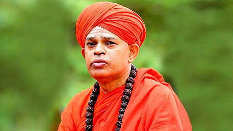 ലിംഗായത്തുകളെ ഒരു പാര്‍ട്ടിയുടെയും തൊഴുത്തില്‍ക്കെട്ടാന്‍ നോക്കേണ്ട: പാര്‍ട്ടികളെ വെട്ടിലാക്കി ഹിന്ദു സന്യാസി 
