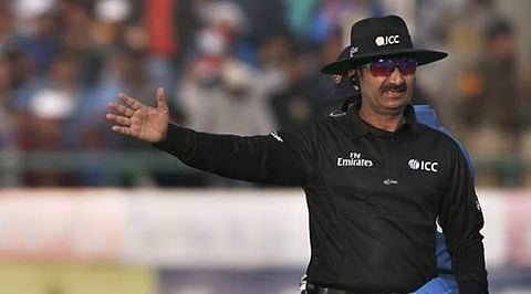 കളിക്കാരേക്കാള്‍ ഉയര്‍ന്ന പ്രതിഫലം അമ്പയര്‍മാര്‍ക്ക്; എതിര്‍പ്പുമായി ക്രിക്കറ്റ് അസോസിയേഷനുകള്‍