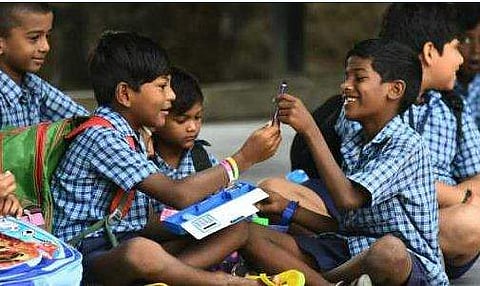 മധ്യവേനലവധി കഴിഞ്ഞു കുരുന്നുകള്‍ ഇന്ന് സ്‌കൂളുകളിലേക്ക് 