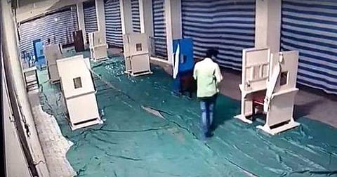 രണ്ട് ദിവസം മാത്രം പ്രായമായ പെണ്‍കുഞ്ഞിനെ ദമ്പതികള്‍ പള്ളിയില്‍ ഉപേക്ഷിച്ച് കടന്നുകളഞ്ഞു