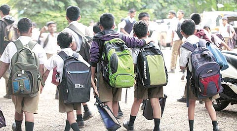 സര്‍ക്കാര്‍ സ്‌കൂള്‍ ചാക്കിട്ടു പിടിത്ത ഭീഷണിയില്‍; കുട്ടികളെ തട്ടിയെടുക്കുന്നത് ഏയ്ഡഡ് സ്‌കൂളുകള്‍ 