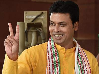 ലോകത്ത് എവിടെ കാണും ഇതുപോലെ ഒരു പ്രധാനമന്ത്രി; മോദിയുടെ ഒരു സഹോദരന്‍ ഓട്ടോ ഓടിക്കുന്നു; മറ്റൊരാള്‍ പലചരക്ക് കച്ചവടം നടത്തുന്നു; വീണ്ടും ബിപ്ലബ് ദേബ്