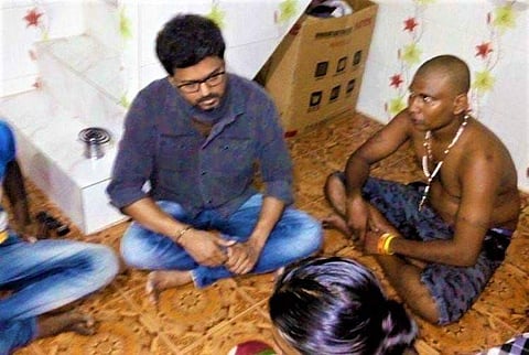 അര്‍ധരാത്രിയില്‍ ആരുമറിയാതെ വിജയ് തൂത്തുക്കുടിയില്‍; ഇളയ ദളപതി എത്തിയത് ബൈക്കില്‍