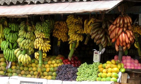 നിപ്പ ഭീതിയില്‍ പ്രഹരമേറ്റ് പഴവര്‍ഗ്ഗ വിപണി; 10 ദിവസത്തിനിടെ നഷ്ടം 10,000 കോടി