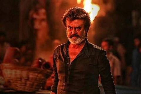 സിംഗപ്പൂരില്‍ നിന്ന് ലൈവ് സ്ട്രീമിങ്ങായി കാല ഫേസ്ബുക്കിലും; കാലയ്ക്കുള്ള തലവേദന ഒഴിയുന്നില്ല