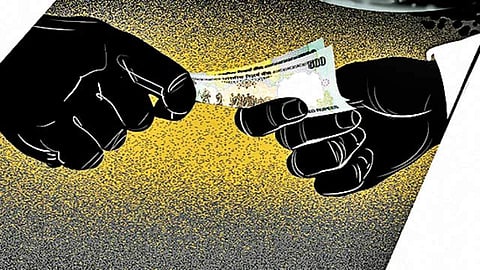 ശസ്ത്രക്രിയ ചെയ്തതിന് കൈക്കൂലി വേണമെന്ന് സര്‍ക്കാര്‍ ഡോക്ടര്‍ ;  ഒടുവില്‍ പണം വാങ്ങുന്നതിനിടെ പിടിയില്‍