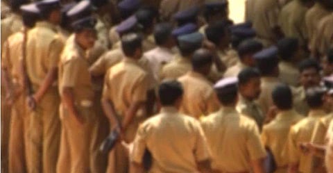 ഐപിഎസ് പുത്രിയുടെ കാല് പിടിക്കേണ്ടി വന്നു; മറ്റൊരു പൊലീസുകാരന്റെ വെളിപ്പെടുത്തല്‍