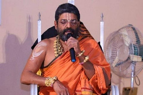 ഷിരൂര്‍ മഠാധിപതിയുടെ മരണത്തിലെ ദുരൂഹത തുടരുന്നു ; ബുര്‍ഖ ധരിച്ച് രക്ഷപ്പെടാനുള്ള ശ്രമത്തിനിടെ സഹായി പിടിയില്‍