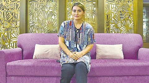  വൈദ്യശാസ്ത്രം തുണച്ചു;  നീണ്ട 32 വര്‍ഷങ്ങള്‍ക്ക് ശേഷം ഗുല്‍നോറ ഇരുന്നു, സമാധാനത്തോടെ