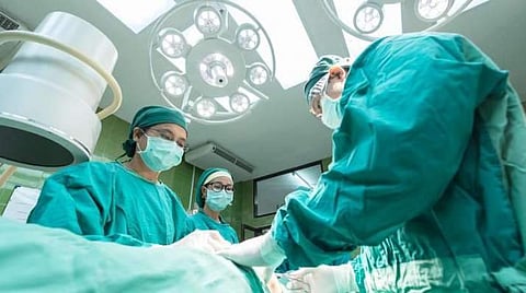 സൂചി വിഴുങ്ങിയതല്ലെന്ന് ഡോക്ടര്‍മാര്‍; പതിനാലുകാരിയുടെ തൊണ്ടയില്‍ നിന്നും കണ്ടെടുത്തത് ഒന്‍പത് സൂചികള്‍; പ്രതികരിക്കാതെ മാതാപിതാക്കള്‍