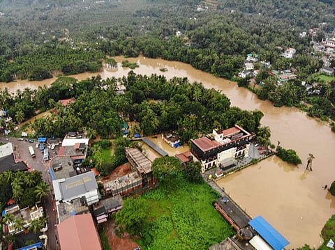 വിനോദസഞ്ചാരത്തിനും ചരക്കുലോറികള്‍ക്കും ഇടുക്കിയില്‍ വിലക്ക്