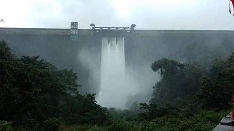 ചെറുതോണി അണക്കെട്ടിന്റെ രണ്ട് ഷട്ടറുകള്‍ പൂര്‍ണമായി അടച്ചു