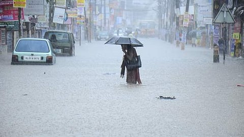 കേരളത്തിൽ മഴ ശക്തം ; മഴക്കെടുതിയിൽ ഇന്ന് നാലു മരണം, ഏഴ് ജില്ലകളില്‍ റെഡ് അലര്‍ട്ട് 