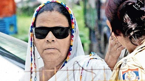 മദ്യക്കടത്ത് മുതല്‍ ക്വട്ടേഷന്‍ കൊലപാതകം വരെ;  ഒടുവില്‍ 62കാരിയായ 'മമ്മി' കുടുങ്ങി