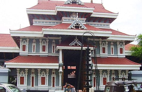 തിരുവമ്പാടി ക്ഷേത്രത്തിലെ തിരുവാഭരണങ്ങള്‍ കാണാനില്ല, മേല്‍ശാന്തിക്കു ദേവസ്വത്തിന്റെ നോട്ടീസ്; ഗൂഢാലോചനയെന്ന് മേല്‍ശാന്തി