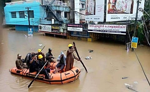 രക്ഷാപ്രവര്‍ത്തനം അവസാനഘട്ടത്തില്‍ ; പമ്പാ തീരത്തുള്ളവര്‍ക്ക് അതീവ ജാഗ്രത നിര്‍ദേശം , പ്രളയക്കെടുതി ചര്‍ച്ച ചെയ്യാന്‍ നാളെ സര്‍വകക്ഷിയോഗം