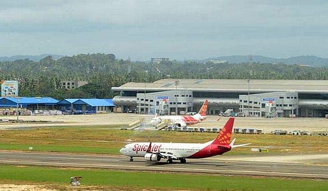 ആറ് വിമാനത്താവളങ്ങള്‍ സ്വകാര്യവത്കരിക്കും; ആയുധങ്ങളുടെ ഇറക്കുമതി നിരോധിക്കും, പ്രതിരോധ മേഖലയില്‍ 71ശതമാനം വിദേശ നിക്ഷേപം
